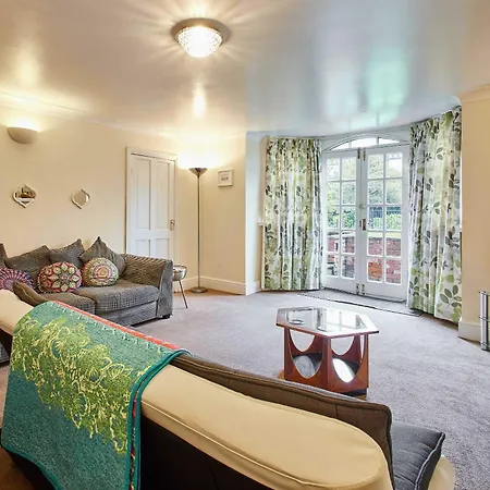 Apartment Host & - The Den