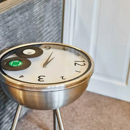 Apartment Host & - The Den *