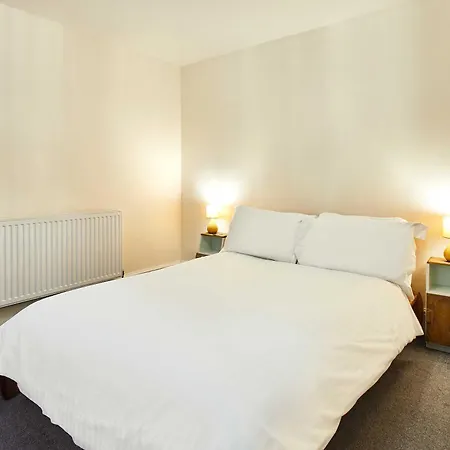 Host & - The Den Apartment *