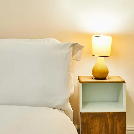 Host & - The Den アパート *