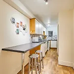 Host & - The Den Apartament